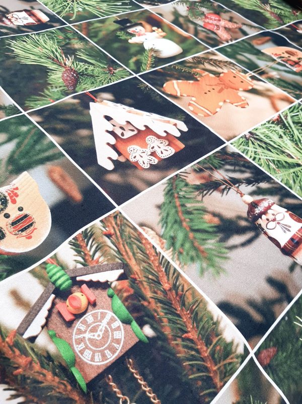 Χριστουγεννιάτικο ύφασμα βαμβακερό μαλακό καραβόπανο τύπου patchwork φωτογραφίες απο χριστουγεννιάτικα στολίδια με φόντο χριστουγεννιάτικα κλαδιά δένδρων σε 2.80 φάρδος για τραπεζομάντηλο, κουρτίνα, ράννερ και κάθε χριστουγεννιάτικη διακόσμηση