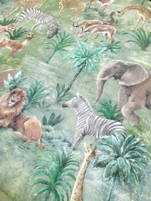 ύφασμα καραβόπανο σαφάρι ζούγκλα με ζώα σε φόντο πράσινο λαδί με τροπικά δένδρα φοίνικες