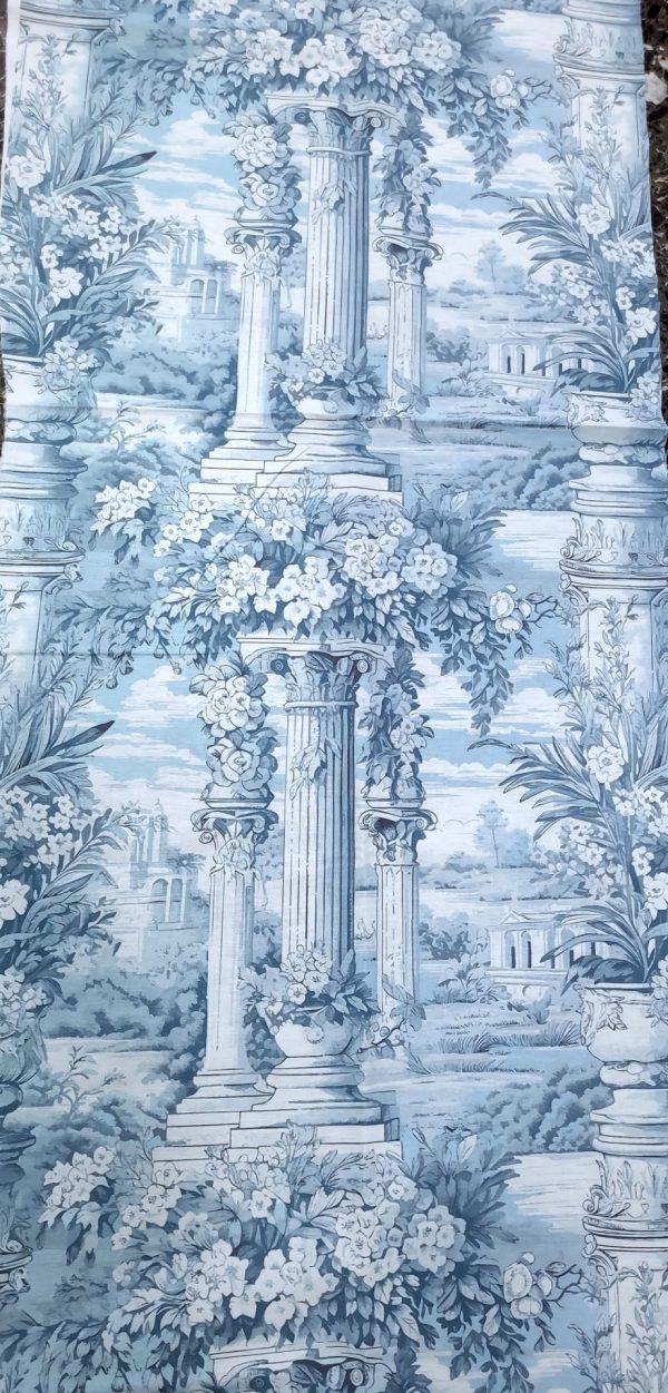 ύφασμα Αρχαία κολώνα σε κήπο toile de jouy σε σιέλ φόντο